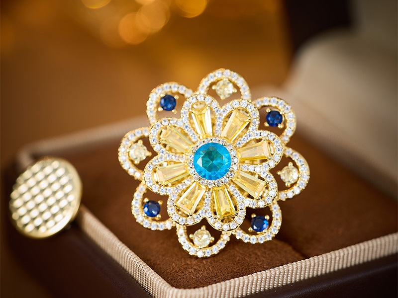 Magnetic Brooch product showcase - premium jewelry with Swarovski crystals and freshwater pearls